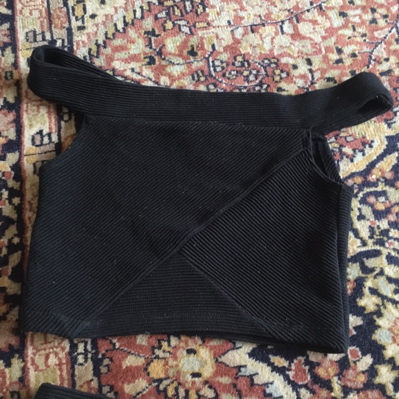 NWOT Guess Cropped Top & Skirt Co-Ord ♠️ - Picture 4 of 8